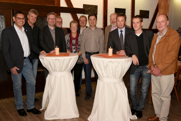 Die Kandidaten der der FWG für die Gemeindevertretung (v.l.) Hans-Jürgen Kunz, Karl-Heinz Eckhardt, Hartmut Hubert, Gerhard Obitz, Hannelie Obitz, Willibald Schlagbaum, Dominic Franz, Werner Krause, Martin Schweitzer, Timo Gröf und Gerhard Schmidt (Foto: Gröf) Die Kandidaten der der FWG für die Gemeindevertretung (v.l.) Hans-Jürgen Kunz, Karl-Heinz Eckhardt, Hartmut Hubert, Gerhard Obitz, Hannelie Obitz, Willibald Schlagbaum, Dominic Franz, Werner Krause, Martin Schweitzer, Timo Gröf und Gerhard Schmidt (Foto: Gröf)